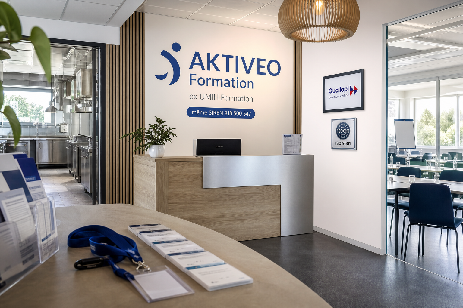 Hall d’accueil d’AKTIVEO Formation avec la mention ex UMIH Formation, logos de certification et ambiance professionnelle de formation CHR en France